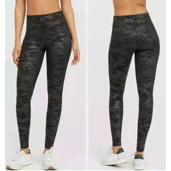 Spanx Women's Plus Faux Leather Black Camo Leggings Sz XL - Picture 8 of 9